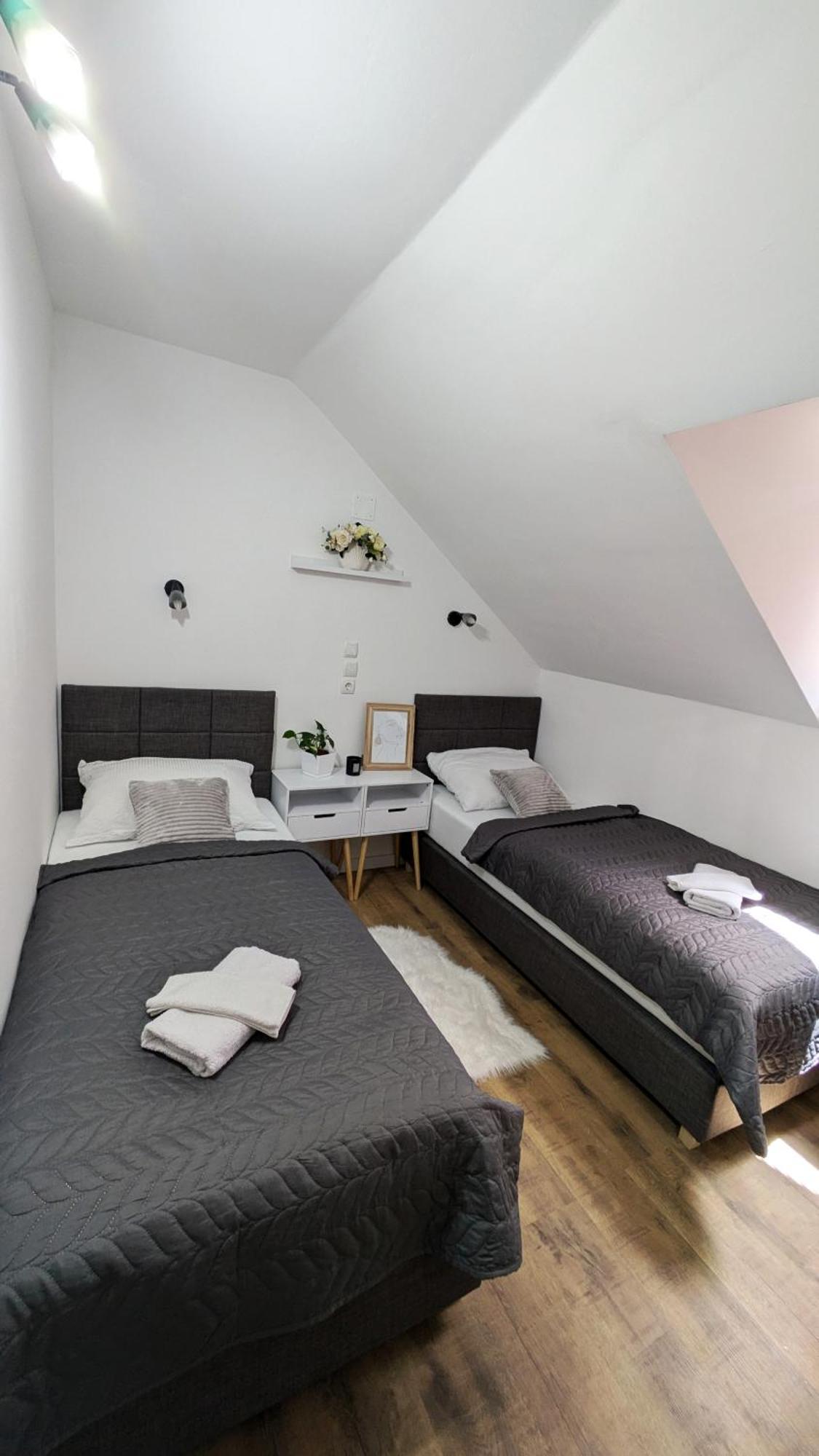 Guest House Gacka Rogic Otočac Екстериор снимка